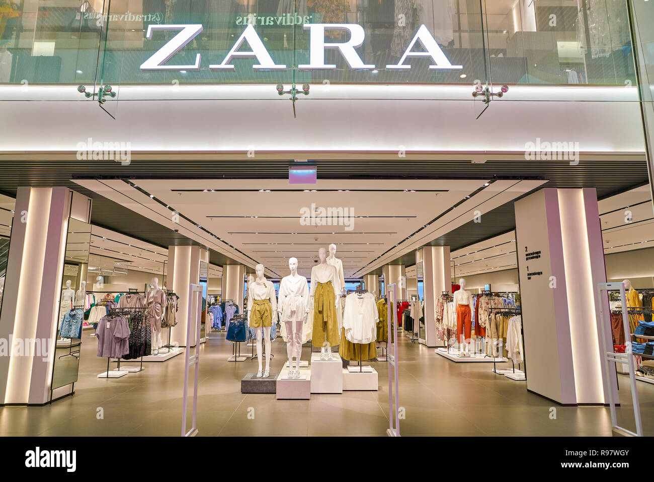 SAINT PETERSBURT, RUSSIA - CIRCA MAY, 2018: entrance to Zara store in  Galeria shopping center Stock Photo - Alamy