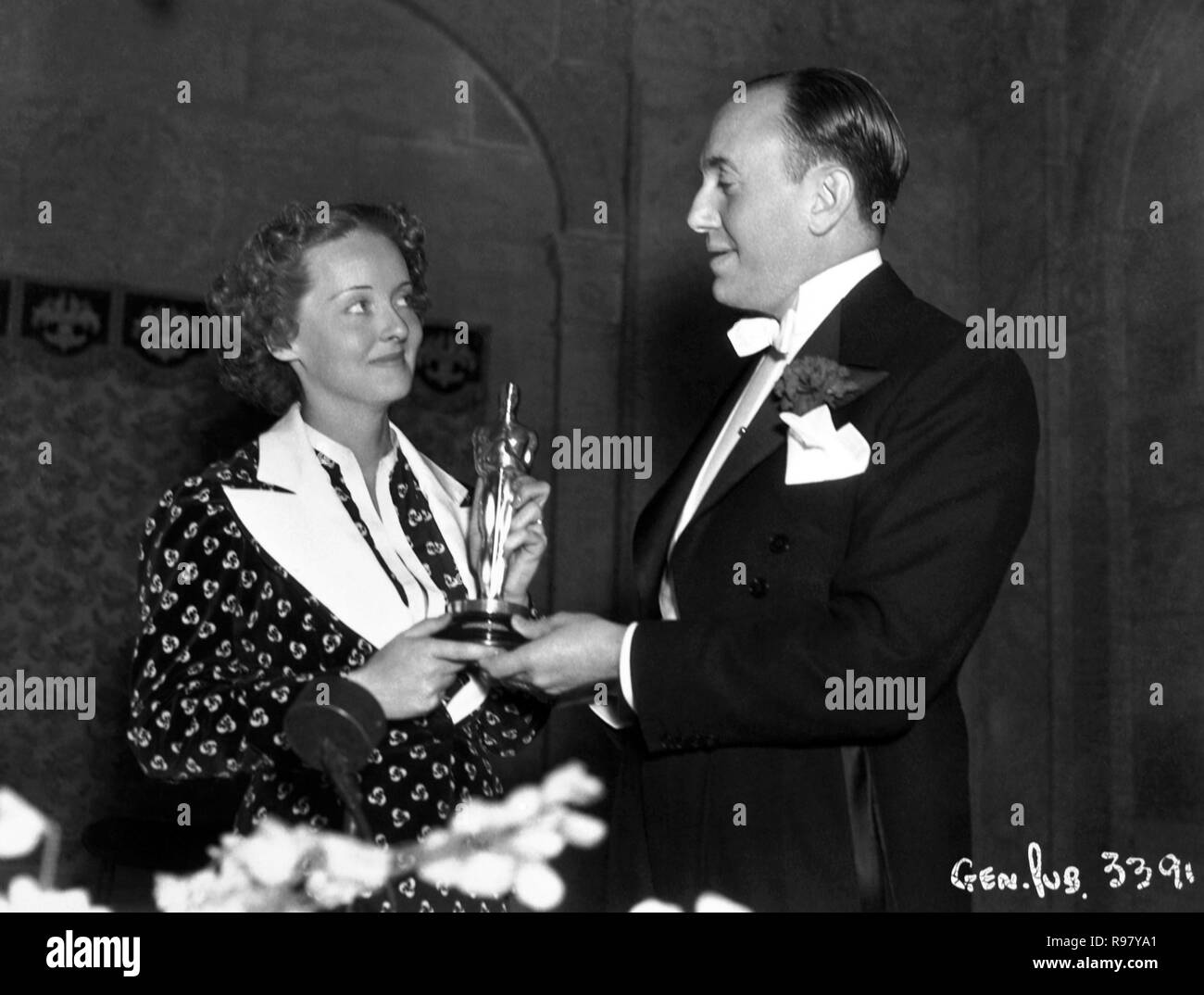 8th Academy Awards (1935). The producer Jack Warner with Bette Davis, winner of the best actress for 'Dangerous'.1936. Stock Photo