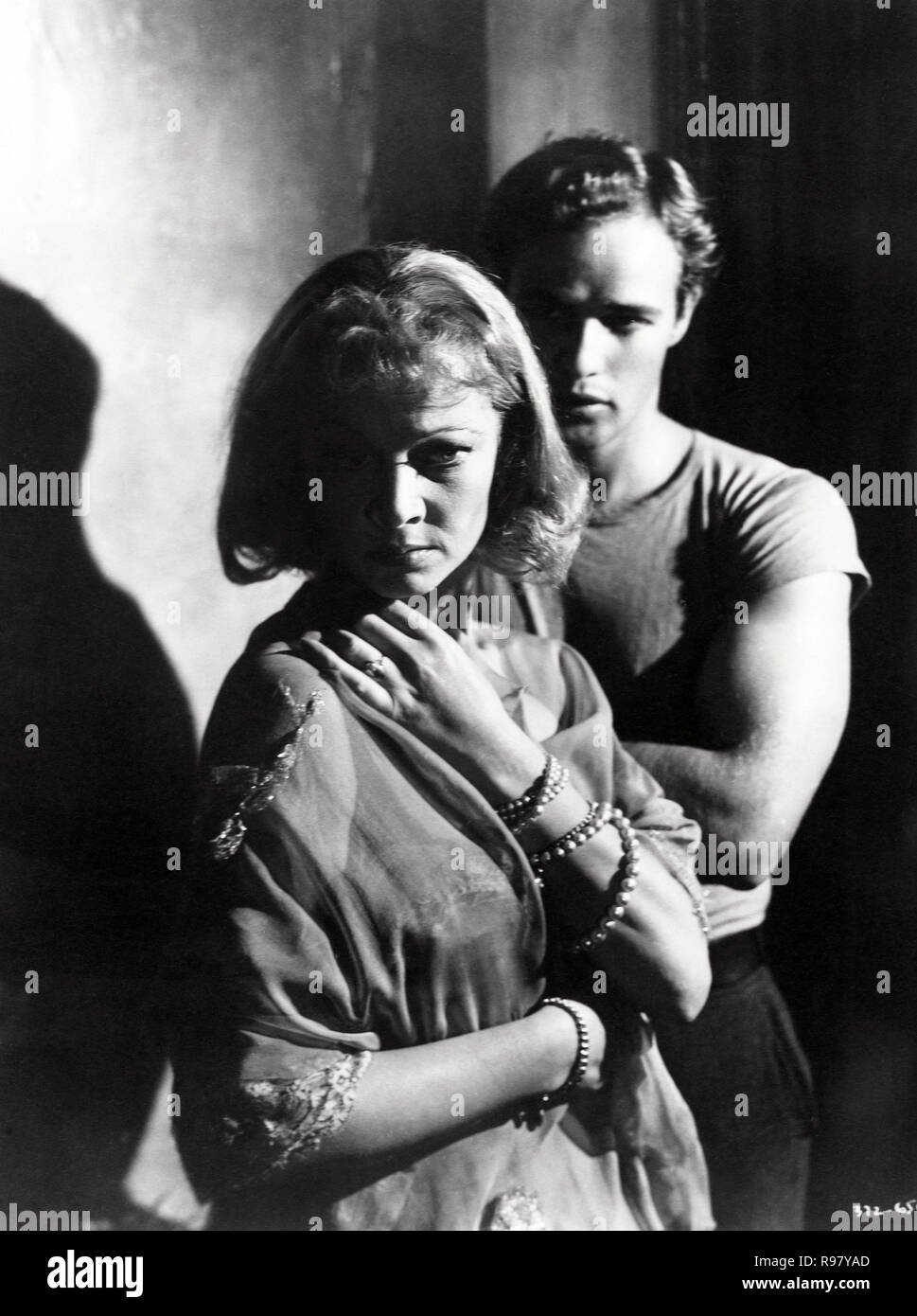 Original film title: A STREETCAR NAMED DESIRE. English title: A STREETCAR NAMED DESIRE. Year: 1951. Director: ELIA KAZAN. Stars: VIVIEN LEIGH; MARLON BRANDO. Credit: WARNER BROTHERS / Album Stock Photo