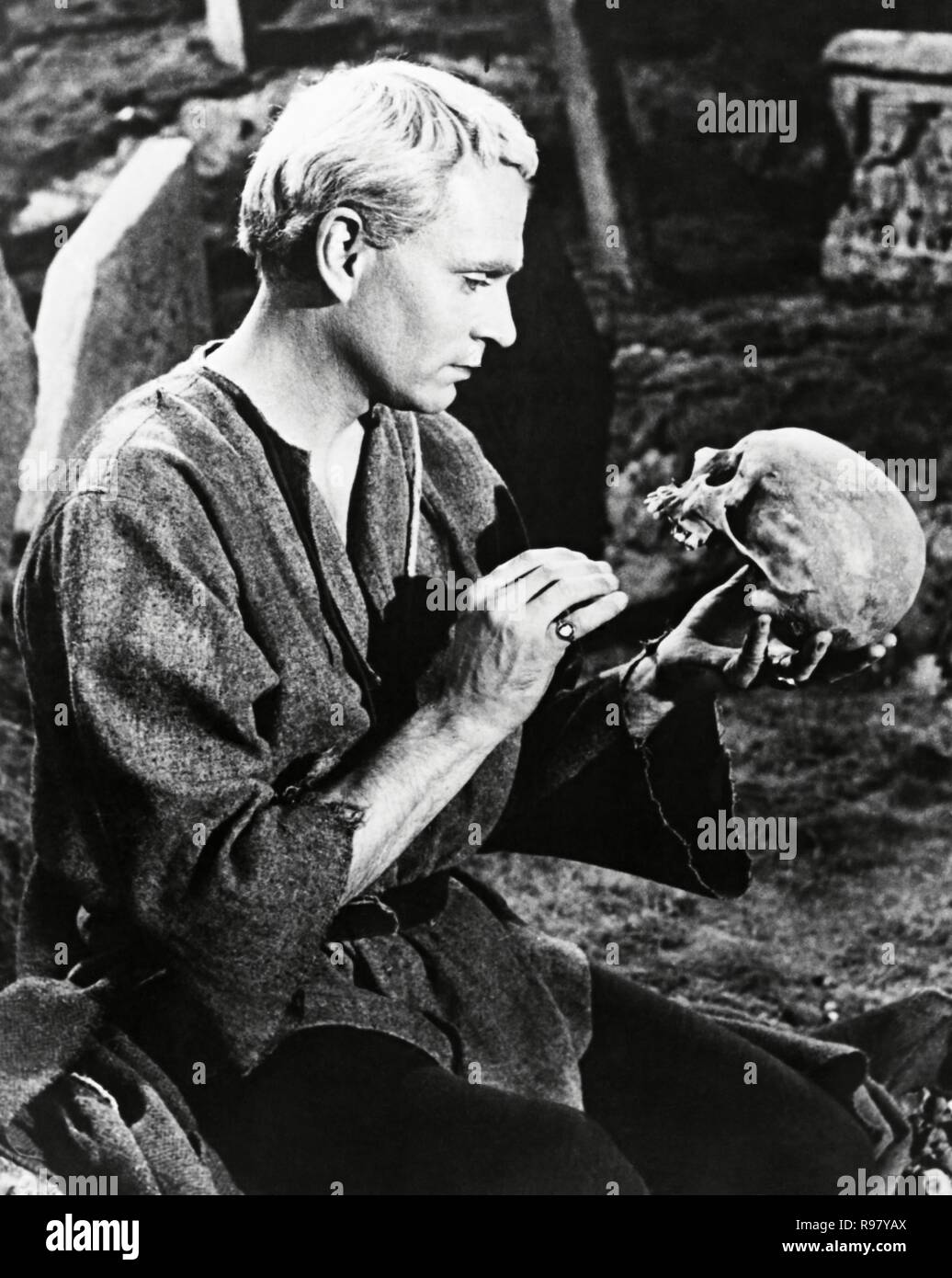 Laurence olivier hamlet 1948 hires stock photography and images Alamy