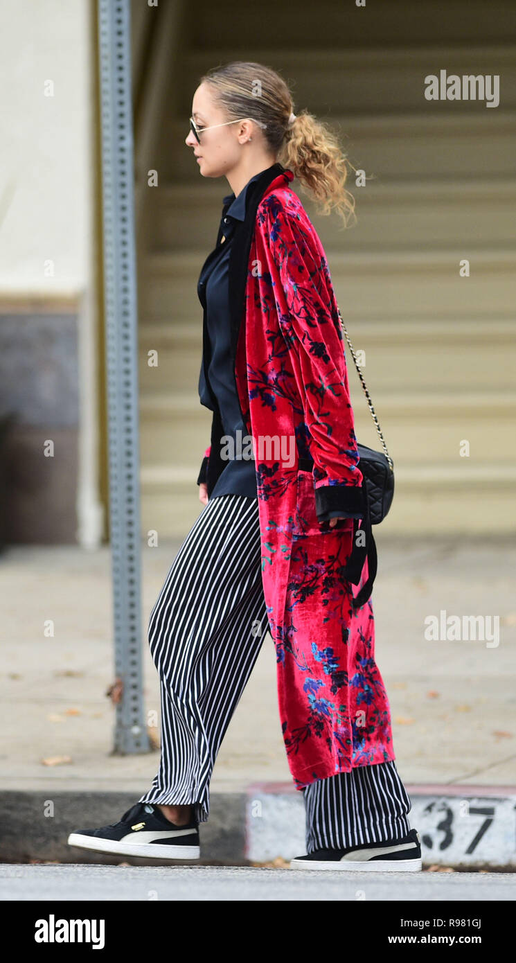 Nicole Richie out for lunch with a friend wearing a kimono robe Featuring: Nicole  Richie Where: Los Angeles, California, United States When: 19 Nov 2018  Credit: WENN.com Stock Photo - Alamy
