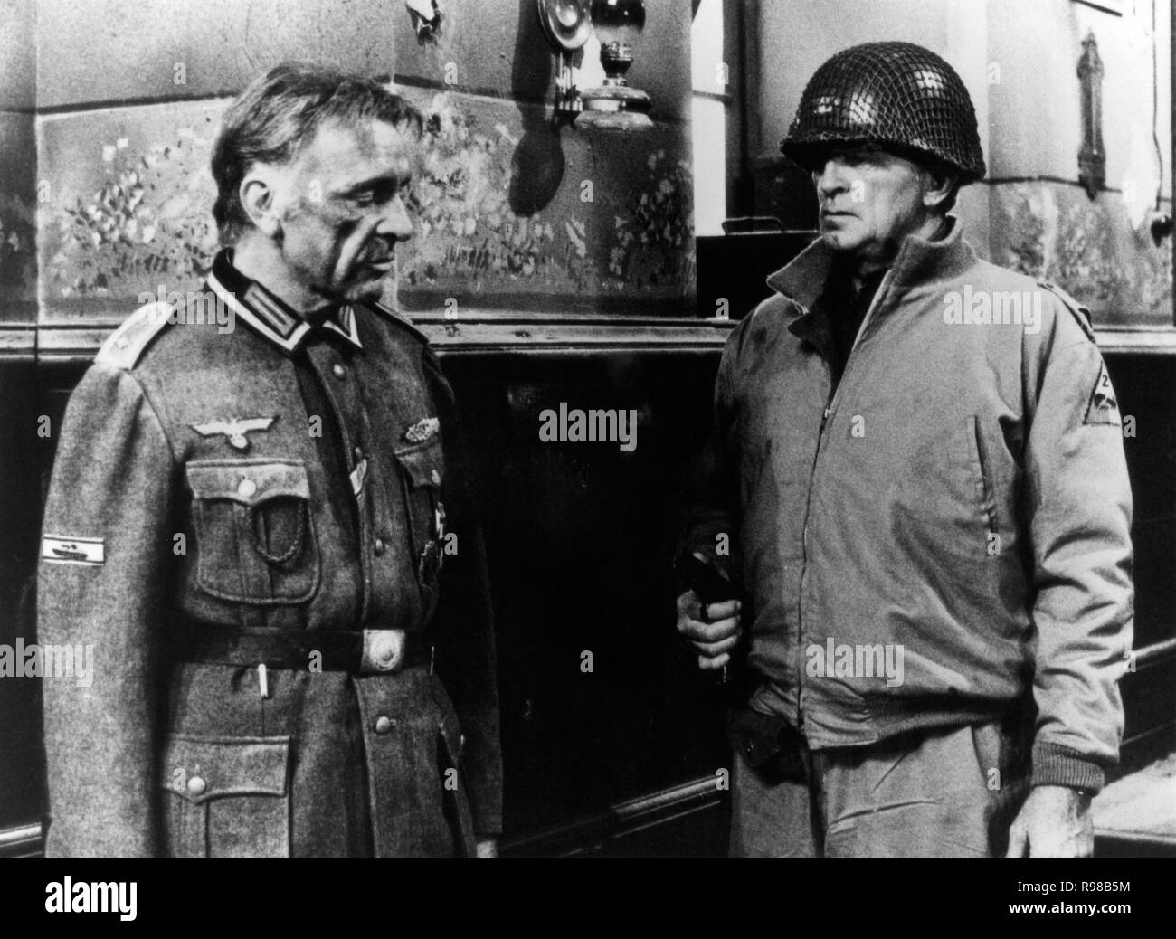 Original film title: STEINER-DAS EISERNE KREUZ. English title:  BREAKTHROUGH. Year: 1979. Director: ANDREW V. MCLAGLEN. Stars: ROBERT  MITCHUM; RICHARD BURTON. Credit: PALLADIUM FILM / Album Stock Photo - Alamy