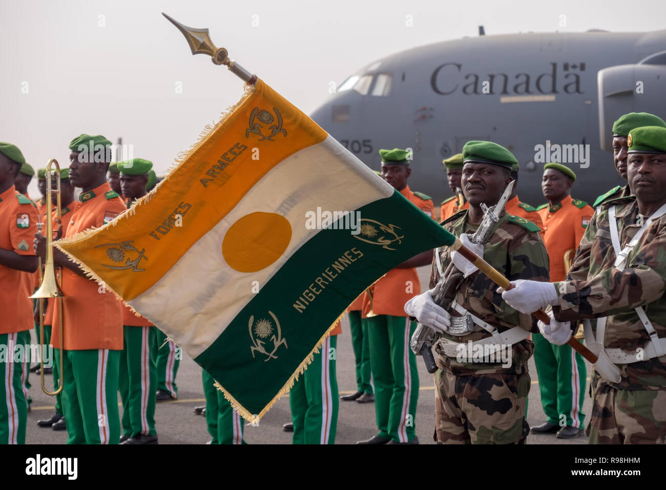 11 April 2018, Niamey, Niger - Nigerien soldiers parade in front of a Canadian military transport plane in Niger, during the opening of Flintlock2018 Stock Photo