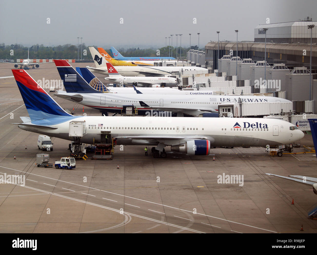 Airlines delta hi-res stock photography and images - Alamy