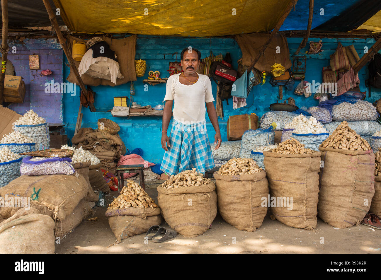 Kolkata, India April 12, 2017: Unidentified indian seller selling ginger and garlic in Calcutta, West Bengal, India Stock Photo