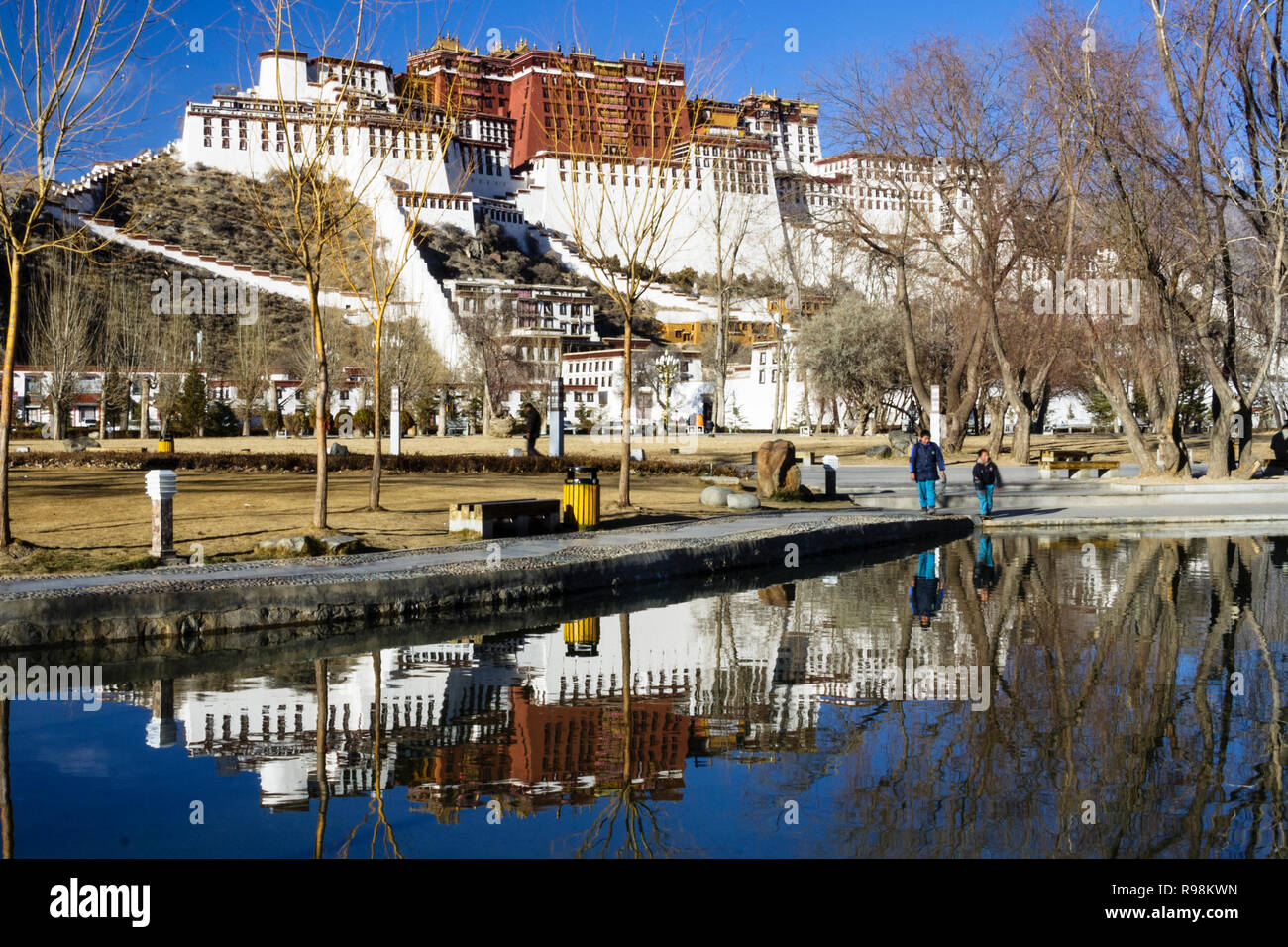 Lhasa, Tibet Autonomous Region, China : Potala palace. First built in 1645 by the 5th Dalai Lama, the Potala was the residence of the Dalai Lama until Stock Photo