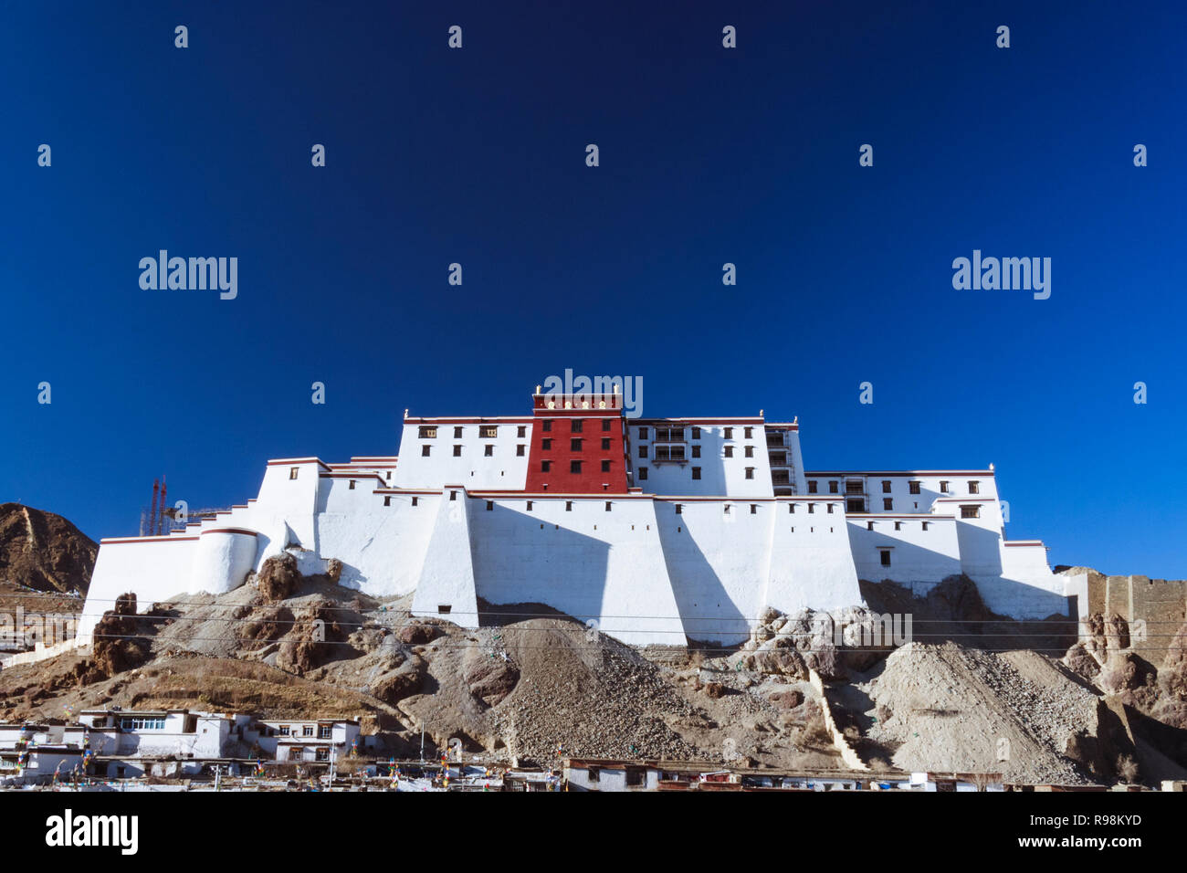 Shigatse, Tibet Autonomous Region, China : Shigatse Dzong (fort) first built in the 17th century as a smaller prototype of the Potala palace before th Stock Photo