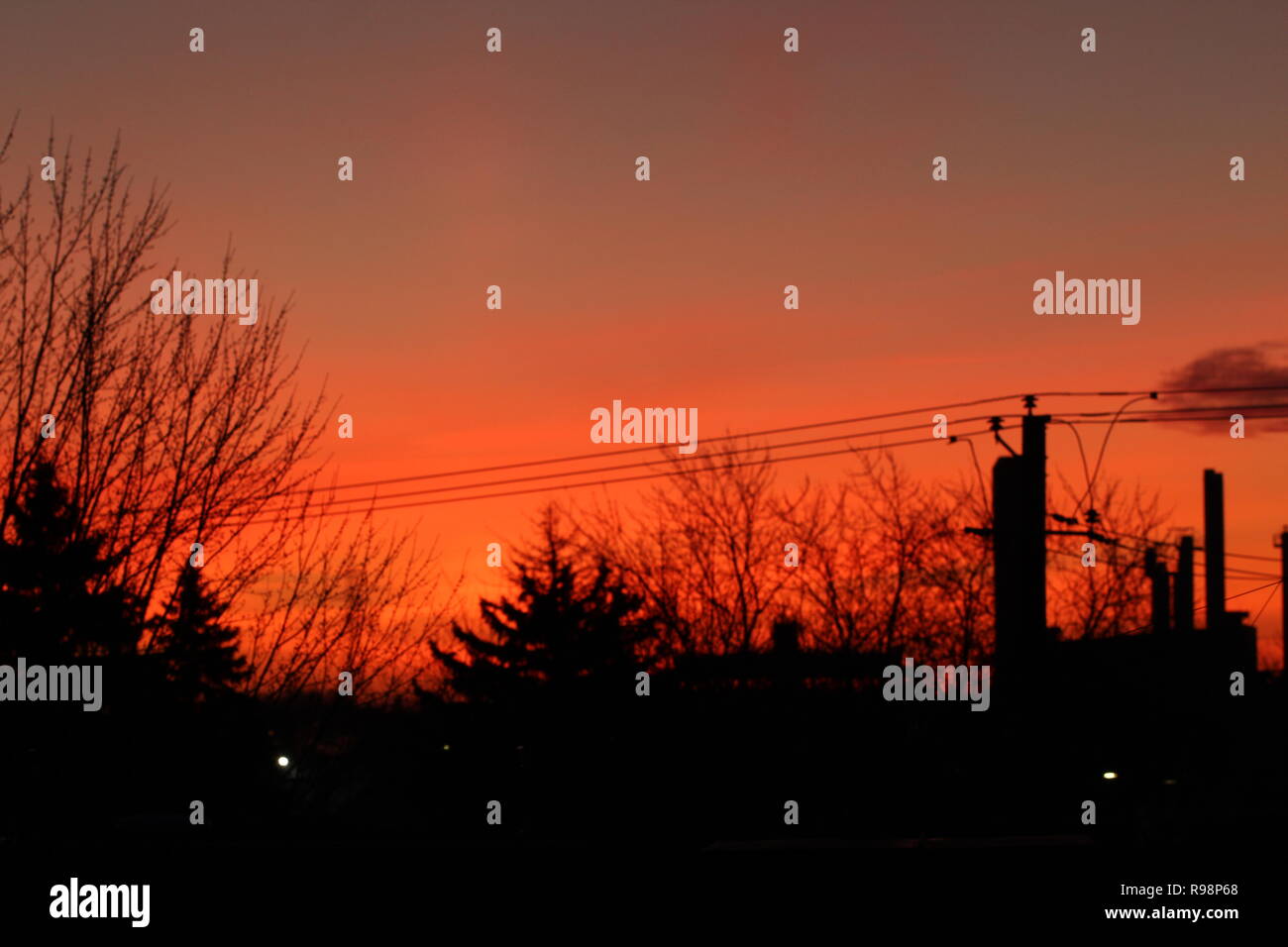 Ciel orange sur la ville soleil levant  / Orange sky over the city rising sun Stock Photo