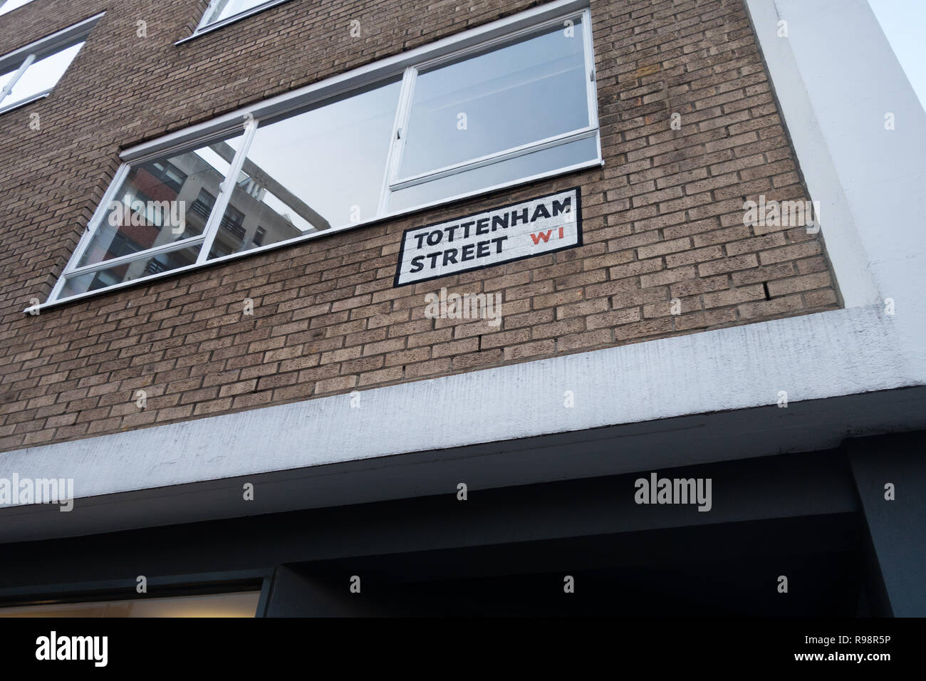 Tottenham high street london hi-res stock photography and images - Alamy