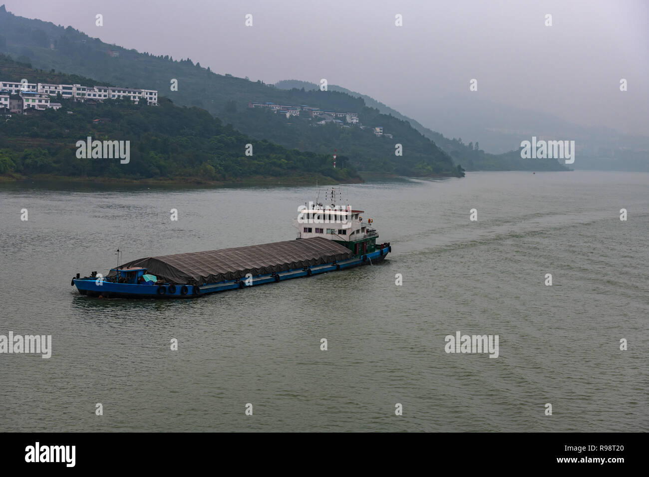 Cargo ship one the Yangtze River, China Stock Photo - Alamy