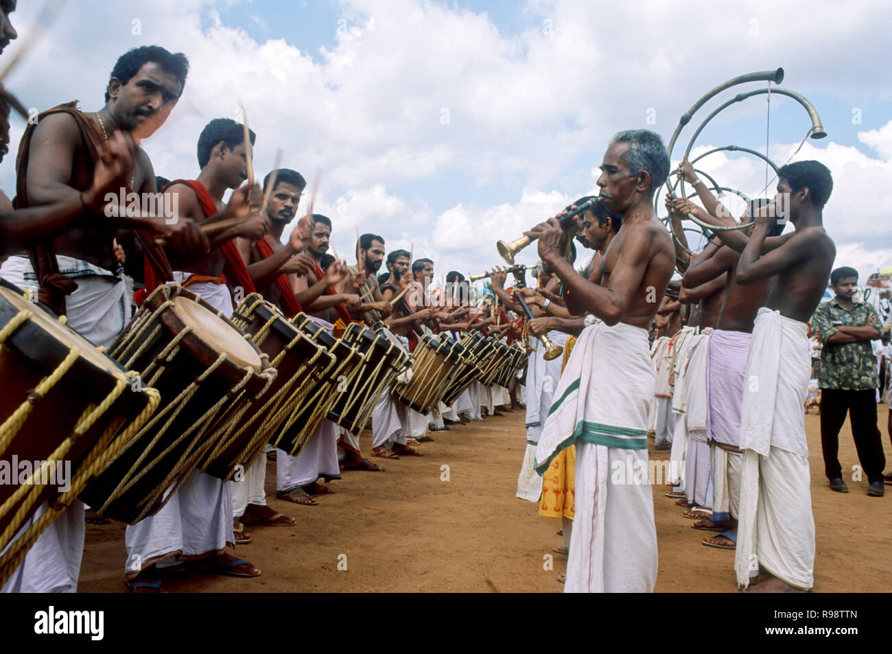 Musical instruments of kerala hires stock photography and images Alamy
