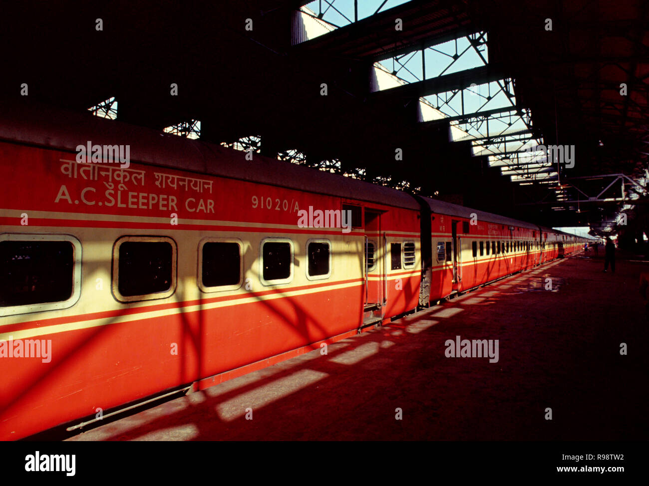 Rajdhani train on platform mumbai bombay Maharashtra india Stock Photo