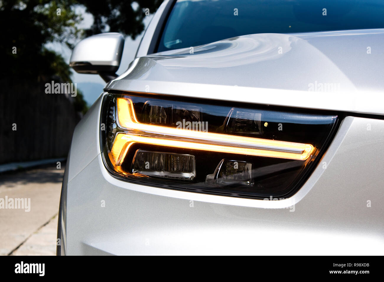 Hong Kong China Sept 4 18 Volvo Xc40 T4 18 Head Lamp Sept 4 18 In Hong Kong Stock Photo Alamy Hong Kong China Sept 4 18 Volvo Xc40 T4 18 Head Lamp Sept 4 18 In Hong Kong Stock Photo Alamy