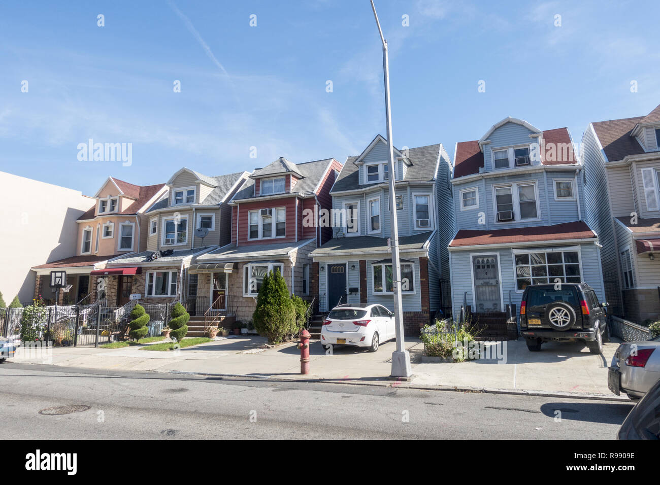 Middle class houses hires stock photography and images Alamy