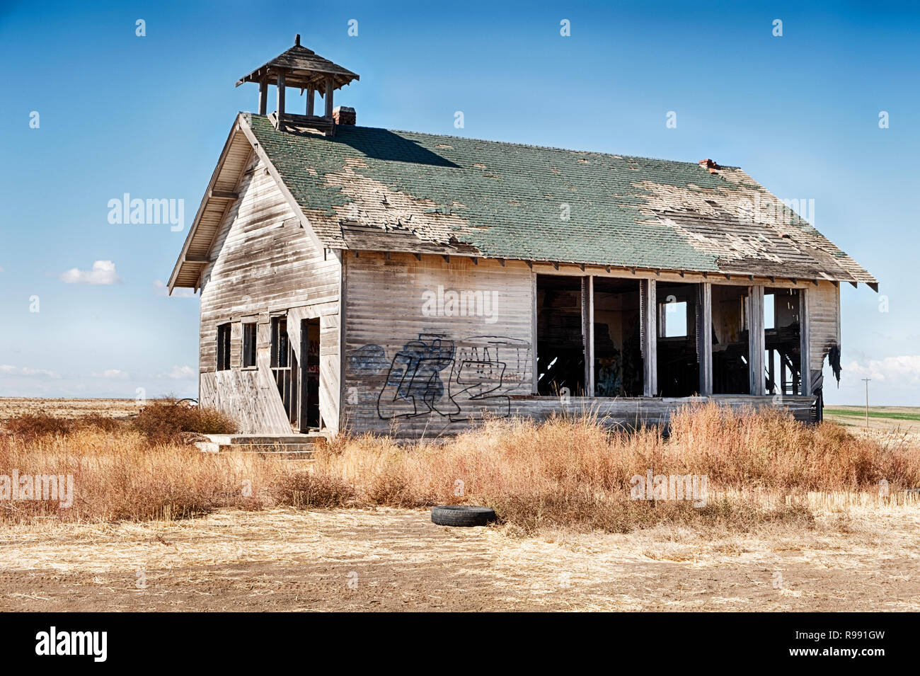 Empty school building hi-res stock photography and images - Alamy