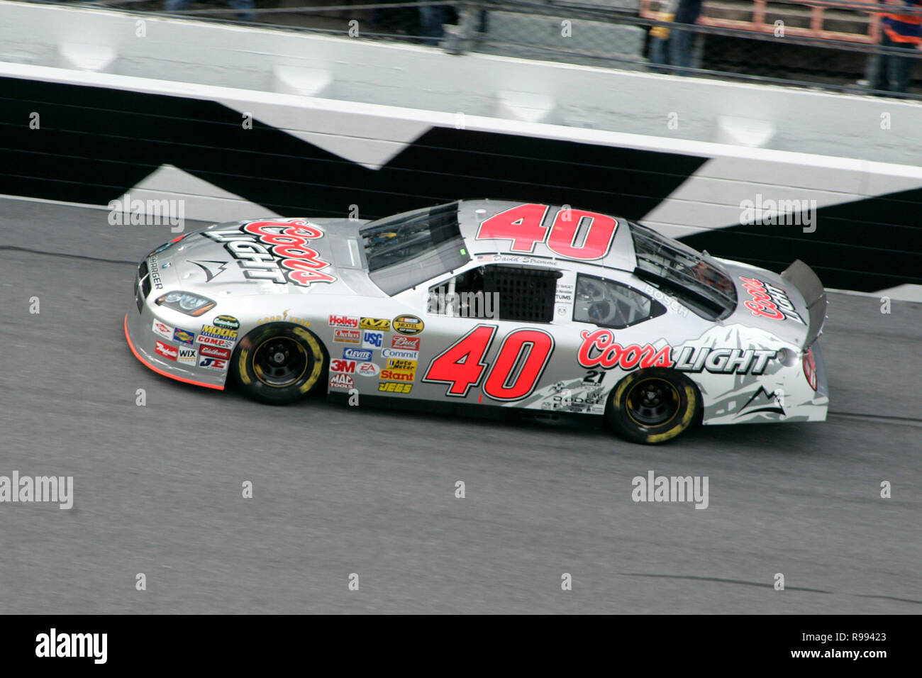 david-stremme-runs-his-qualifying-laps-for-the-daytona-500-at-daytona-international-speedway-in-daytona-beach-florida-on-february-11-2007-R99423.jpg