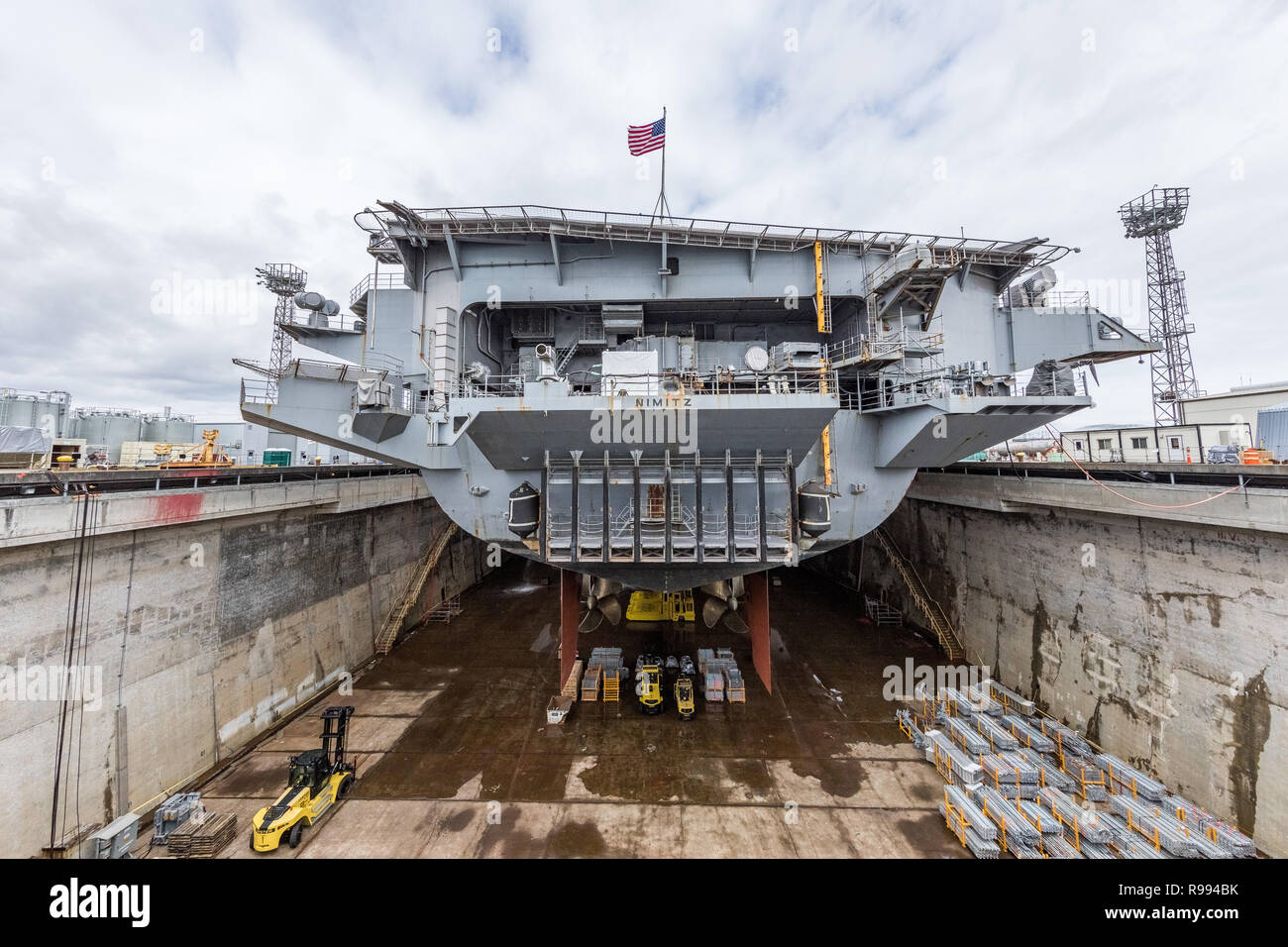 180305-N-CC918-017 PUGET SOUND NAVAL SHIPYARD, Wash. (March 5,2018) USS ...