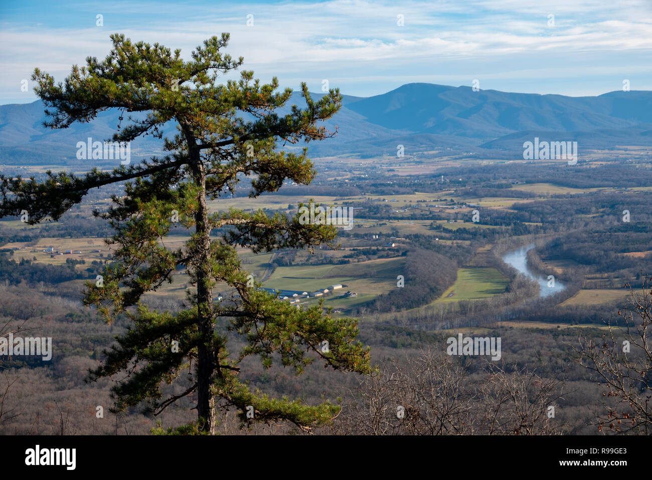 USA Virginia Luray South Fork of the Shenandoah River running trough the Shenandoah Valley in winter Stock Photo