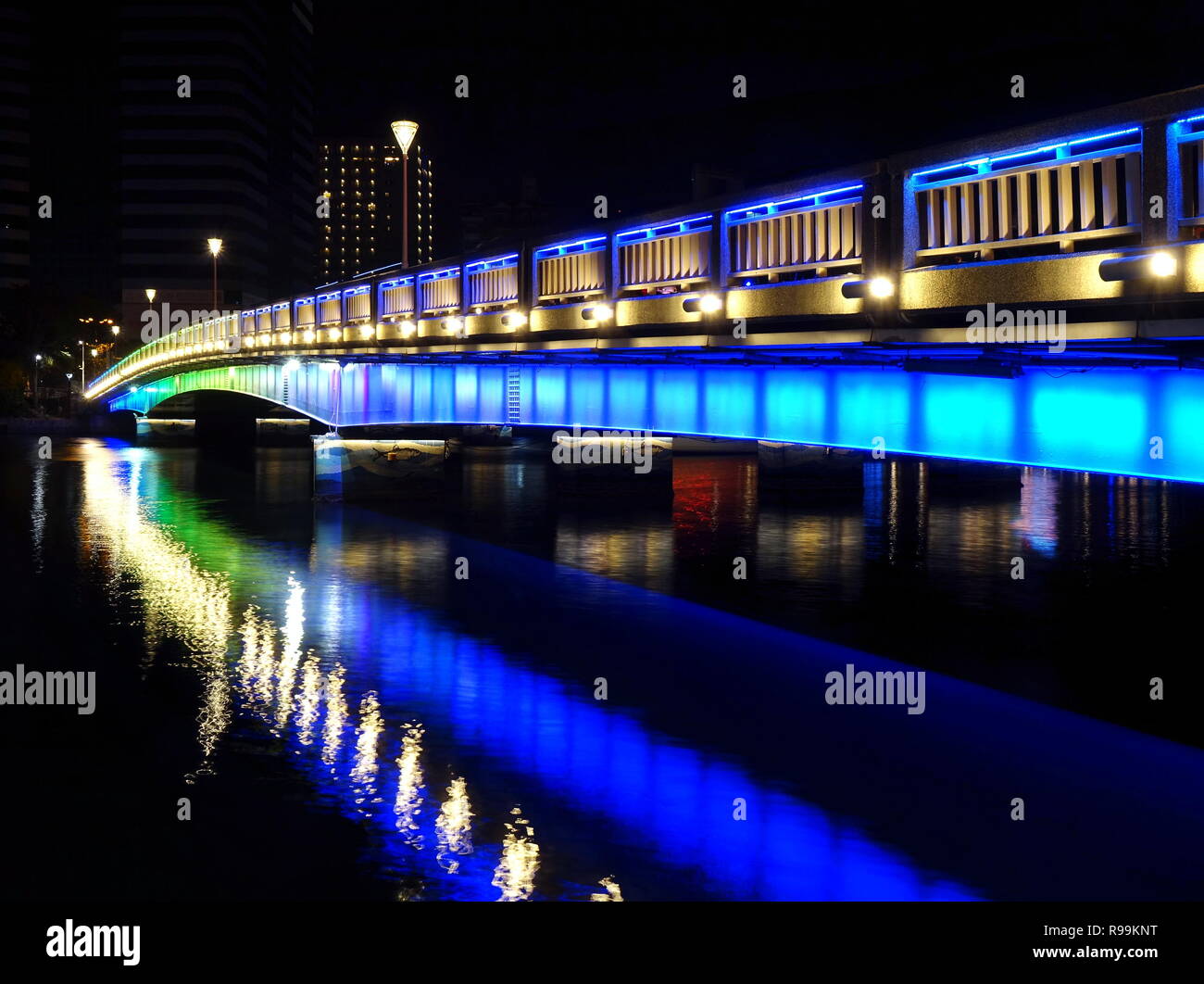 Illuminated bridges hi-res stock photography and images - Alamy