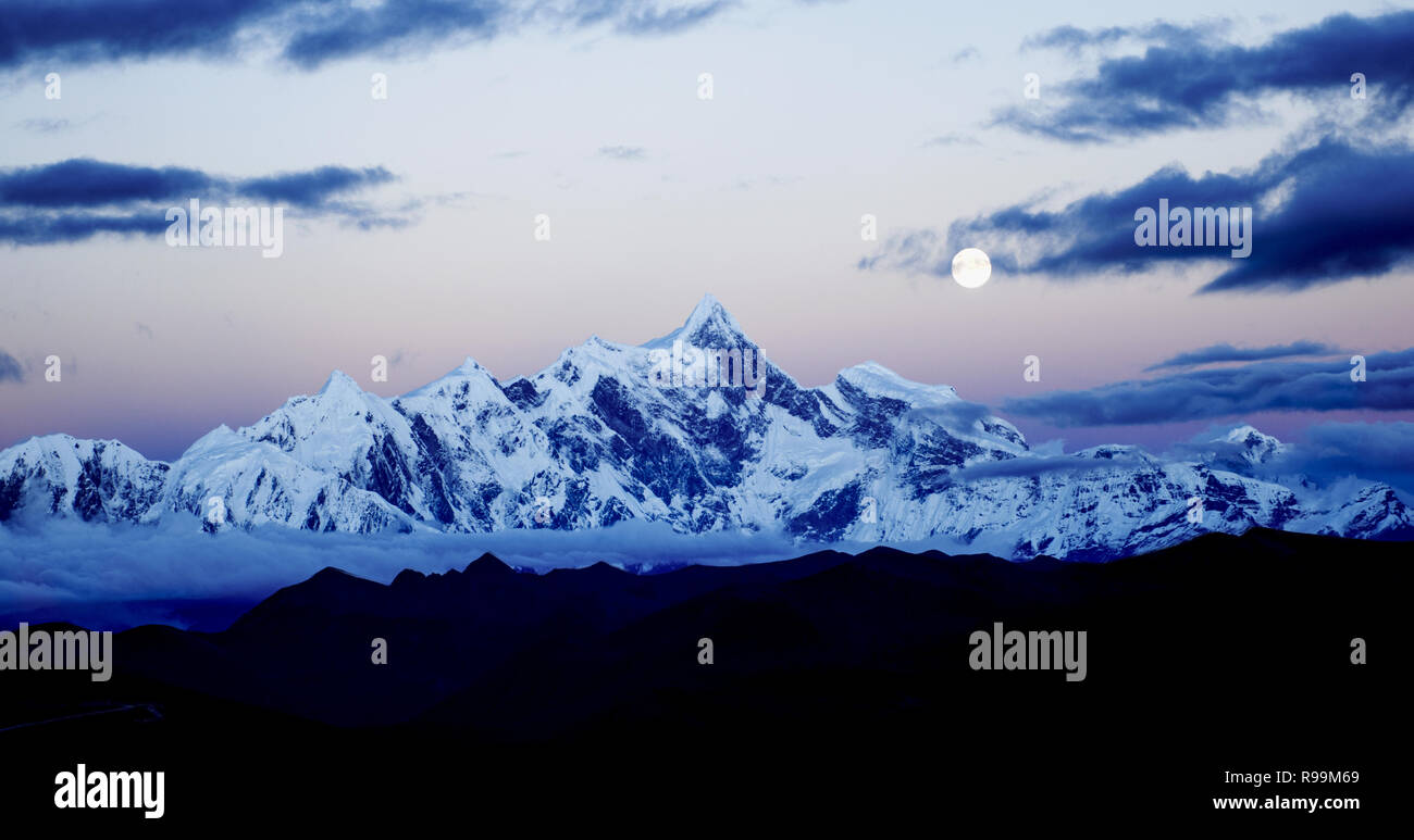 Namcha barwa hi-res stock photography and images - Alamy