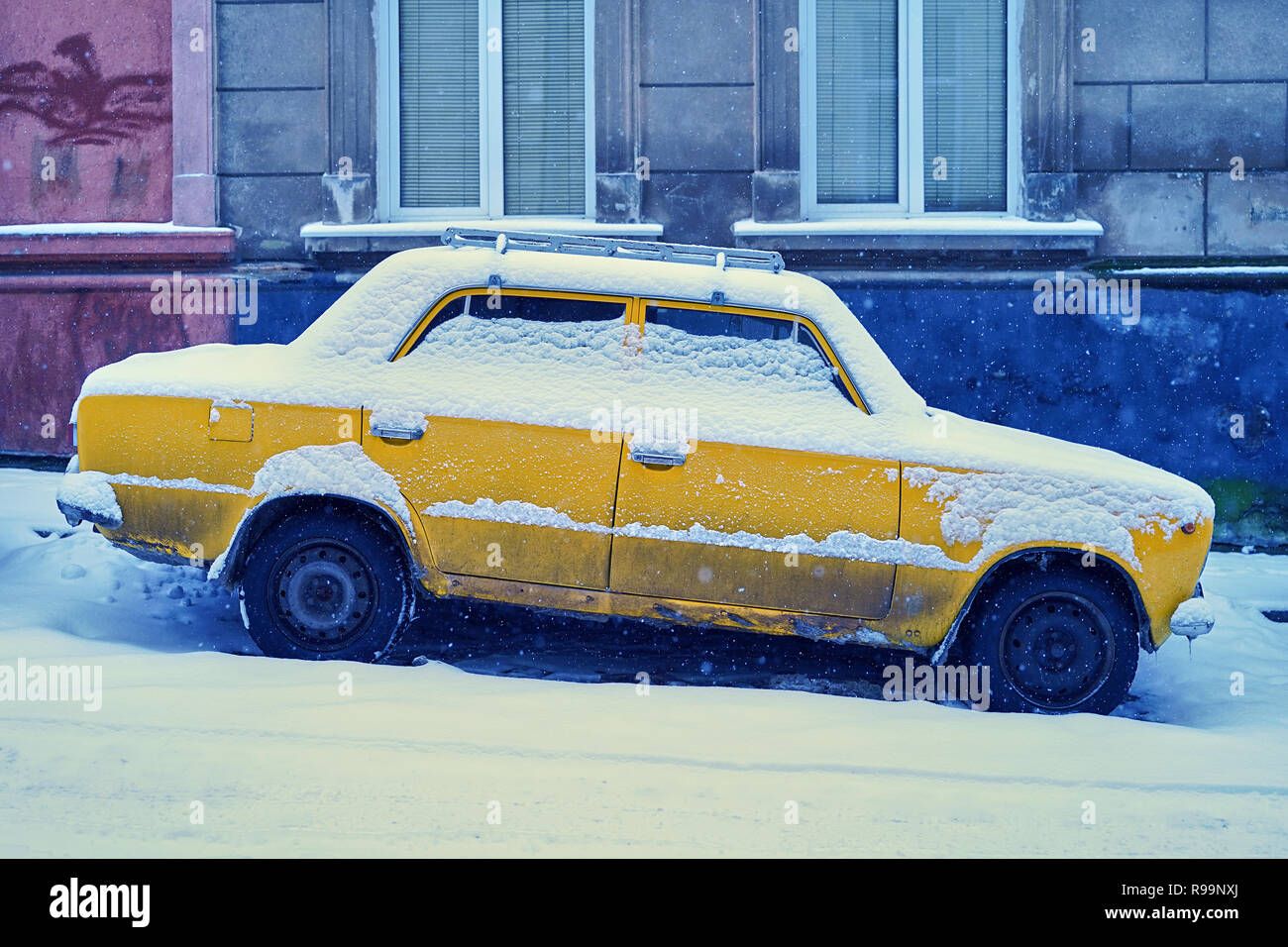 Sloping car hires stock photography and images Alamy