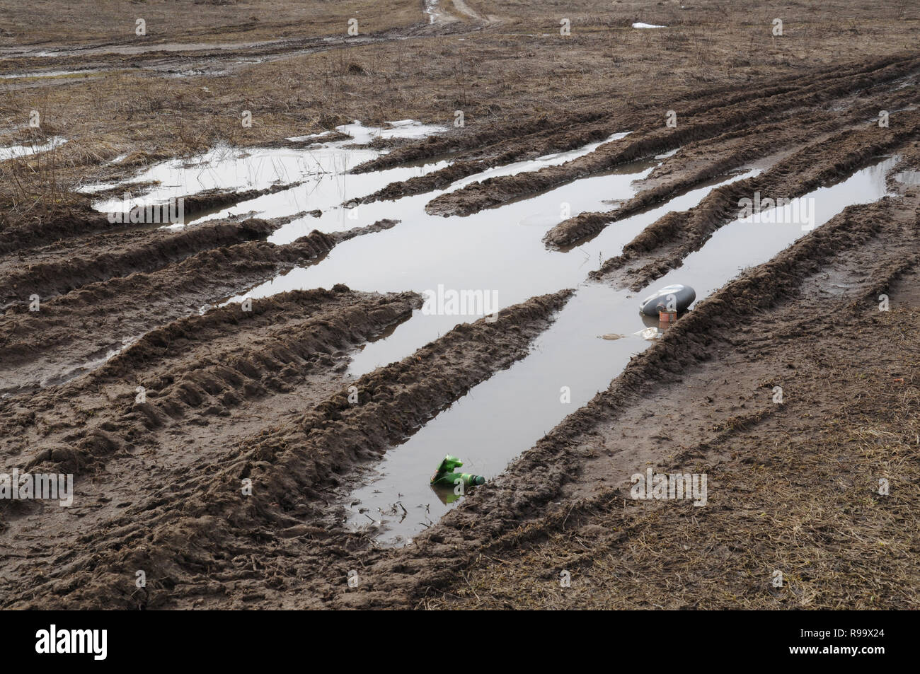 Vladimir region, Russia. 23 March 2014. Airfield Velikovo (Dobrograd). Muddy dirt road in the field Stock Photo