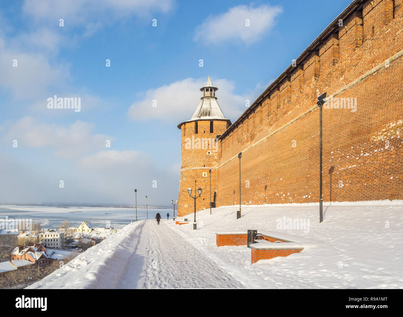 Alley along the Nizhny Novgorod Kremlin in a winter day, Russia Stock Photo