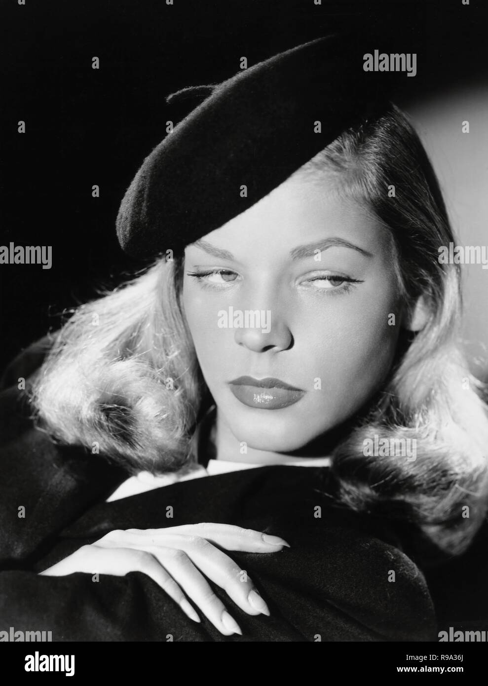 Original Film Title: THE BIG SLEEP. English Title: THE BIG SLEEP. Film  Director: HOWARD HAWKS. Year: 1946. Stars: LAUREN BACALL; HUMPHREY BOGART.  Credit: WARNER BROTHERS / Album Stock Photo - Alamy, image size:989x1390