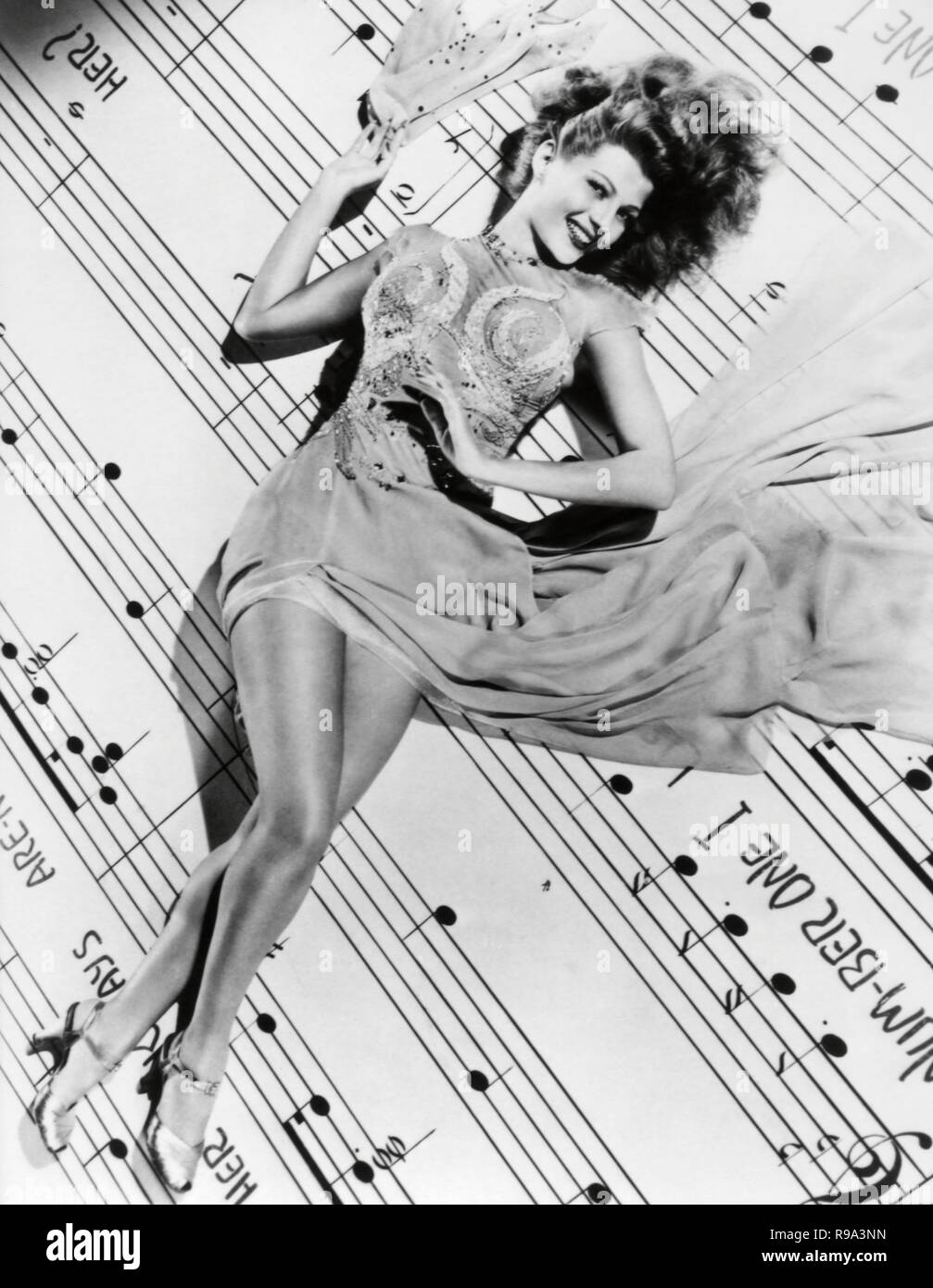 Original film title: COVER GIRL. English title: COVER GIRL. Year: 1944. Director: CHARLES VIDOR. Stars: RITA HAYWORTH. Credit: COLUMBIA PICTURES / Album Stock Photo