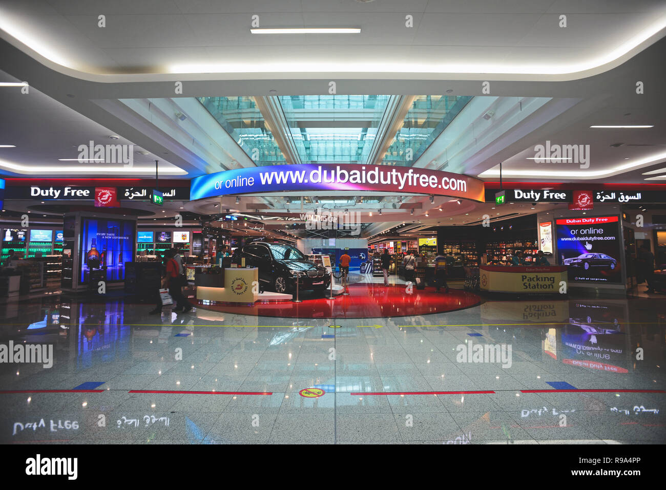 Duty free shops at Dubai Airport Stock Photo Alamy