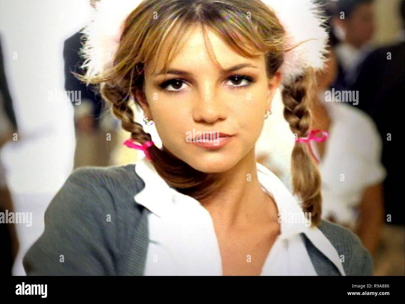 Escena del vidoclip "Baby One More Time" de la cantante Britney Spears  Stock Photo - Alamy