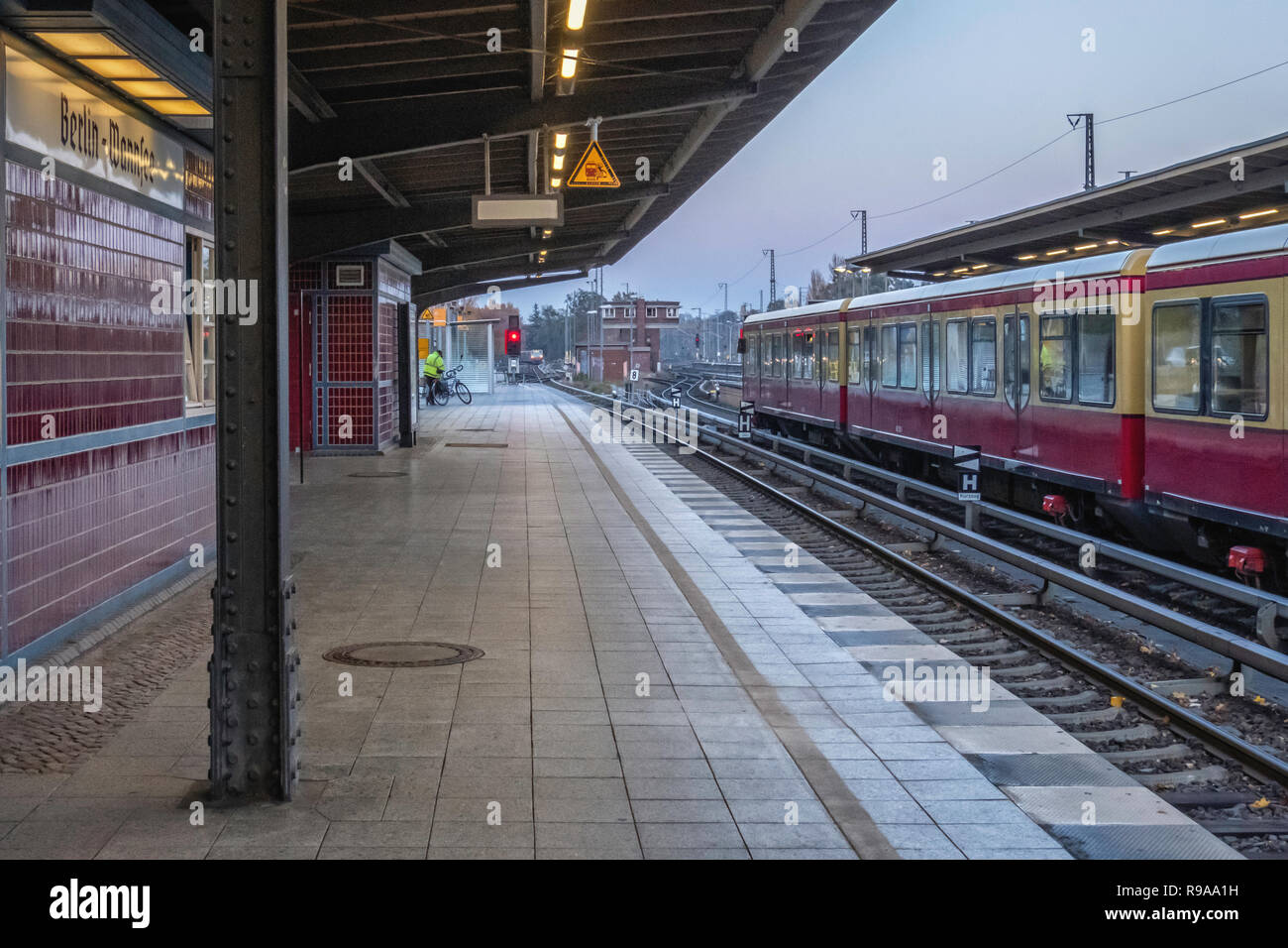 Berlin-Wannsee railway station platform. Important junction in the commuter transport network serving the S-bahn and Deutsche Bahn train services.     Stock Photo