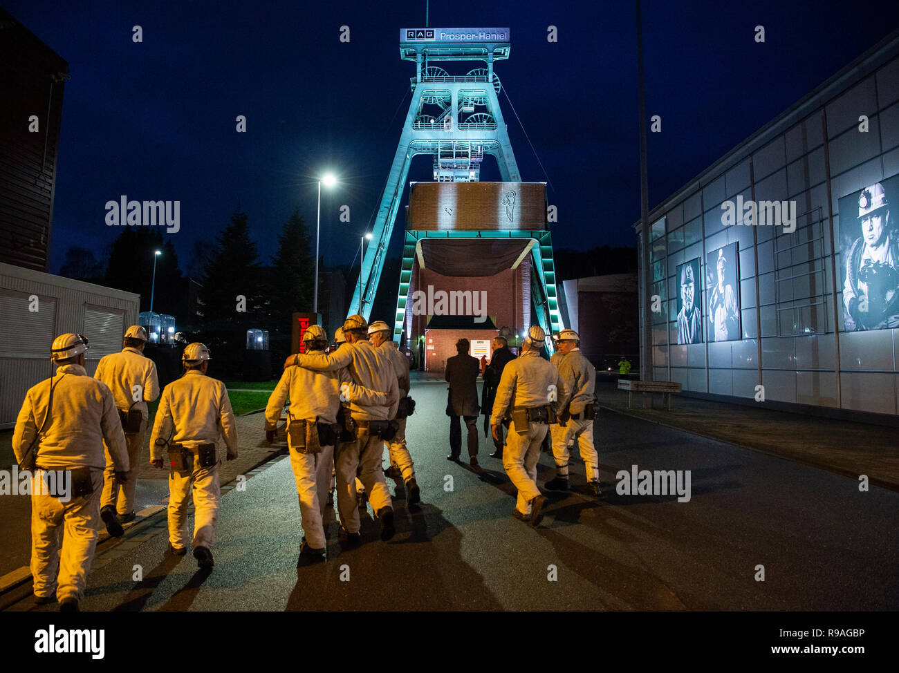 Bottrop Germany 21st Dec 18 Clothes Are Hanging In The Laundrette Of Prosper Haniel Colliery With The Symbolic Extraction Of The Last Piece Of Coal Hard Coal Mining Is Brought To An
