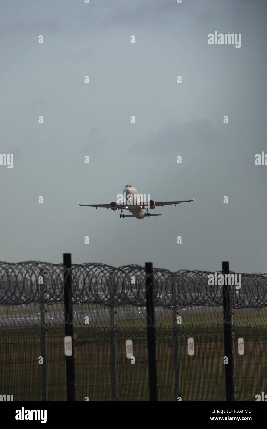 Gatwick, London, UK, 22nd December, 2018.London Gatwick Airport on the morning of 22nd December 2018, following drone attack arrests Credit: Andy Stehrenberger/Alamy Live News Stock Photo