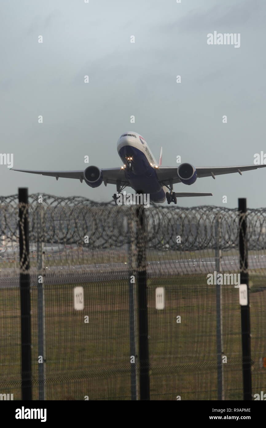 Gatwick, London, UK, 22nd December, 2018.London Gatwick Airport on the morning of 22nd December 2018, following drone attack arrests Credit: Andrew Stehrenberger / Alamy Live News Stock Photo