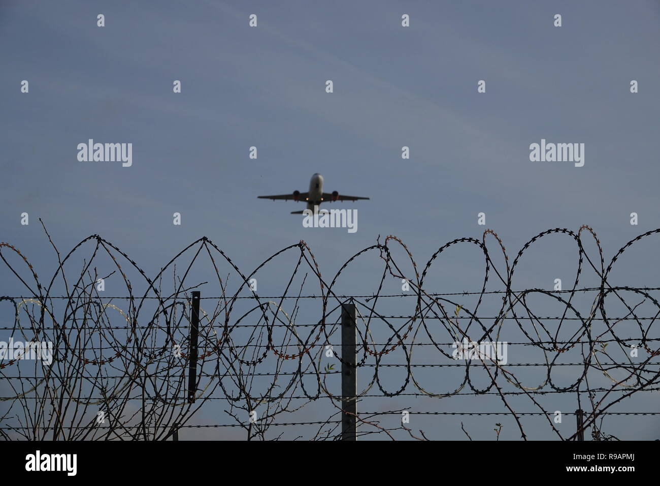 Gatwick, London, UK, 22nd December, 2018. London Gatwick Airport on the morning of 22nd December 2018, following drone attack arrests Credit: Andy Stehrenberger/Alamy Live News Stock Photo