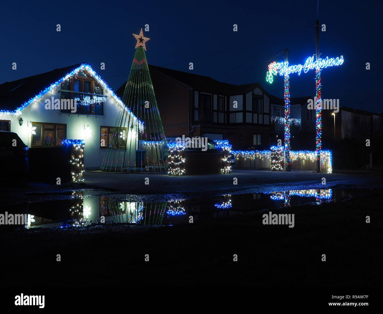 Warden Bay, Kent, UK. 22nd December, 2018. Christmas Lights a house in