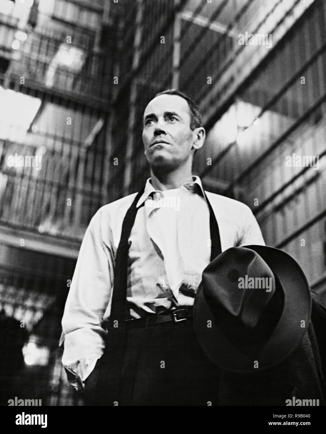 Original film title: THE WRONG MAN. English title: THE WRONG MAN. Year: 1956. Director: ALFRED HITCHCOCK. Stars: HENRY FONDA. Credit: WARNER BROTHERS / Album Stock Photo