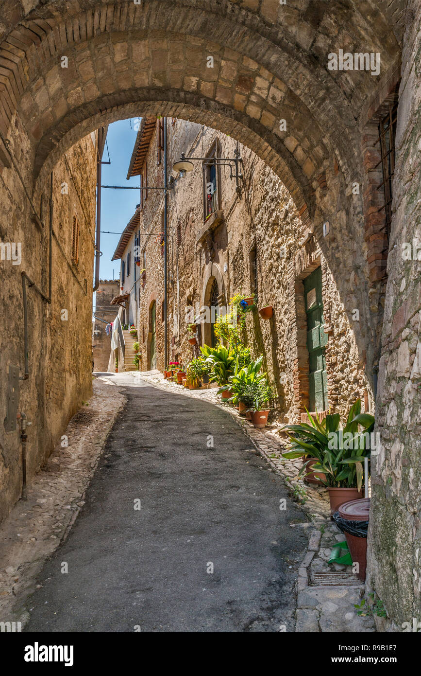 Passage off Via Pellegrino Carleni in historic center of Amelia, Umbria, Italy Stock Photo