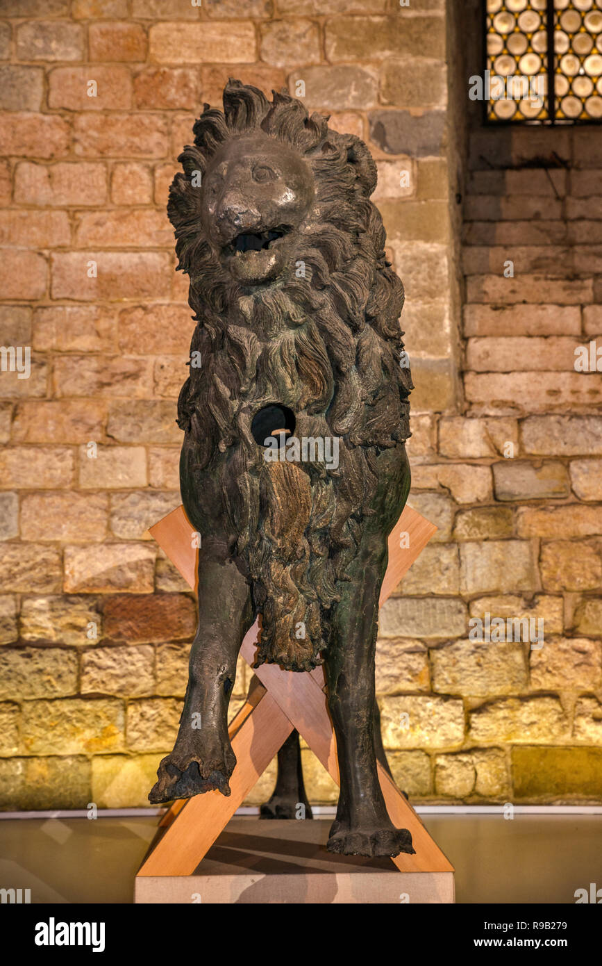 Imperial Guelf Lion, 13th century sculpture, Galleria Nazionale dell'Umbria (National Gallery of Umbria), Palazzo dei Priori in Perugia, Umbria, Italy Stock Photo