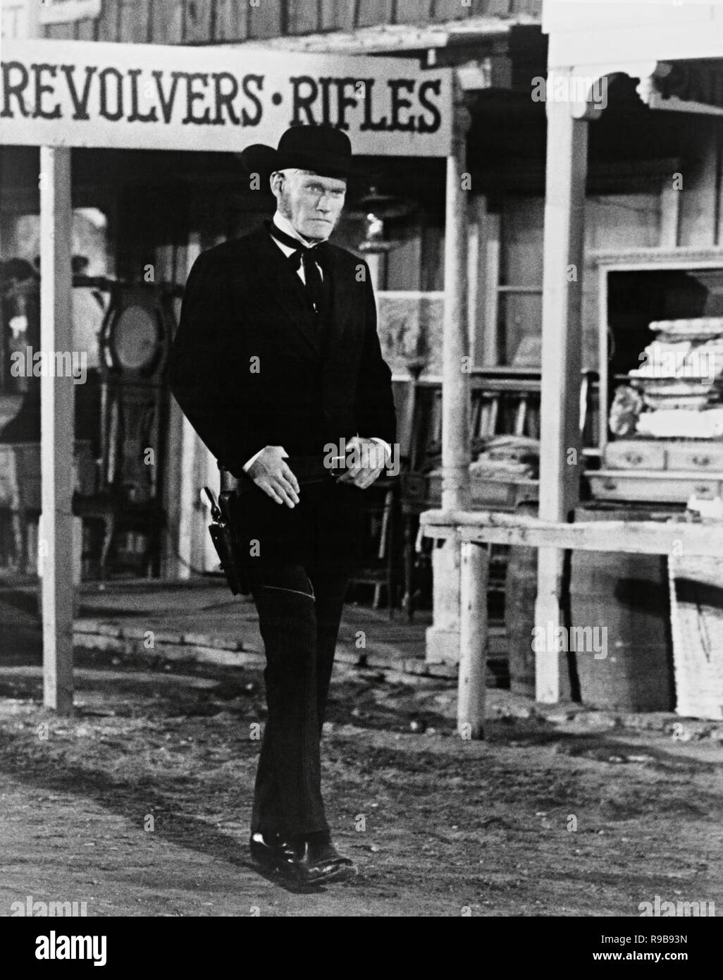 Original film title: SUPPORT YOUR LOCAL GUNFIGHTER. English title: SUPPORT YOUR LOCAL GUNFIGHTER. Year: 1971. Director: BURT KENNEDY. Stars: CHUCK CONNORS. Credit: UNITED ARTISTS / Album Stock Photo