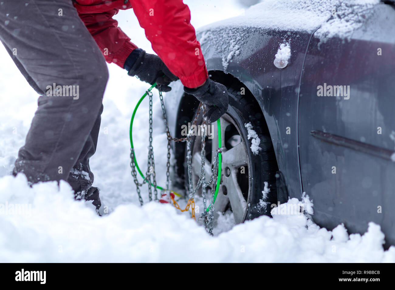 Snow chain tires hi-res stock photography and images - Page 3 - Alamy