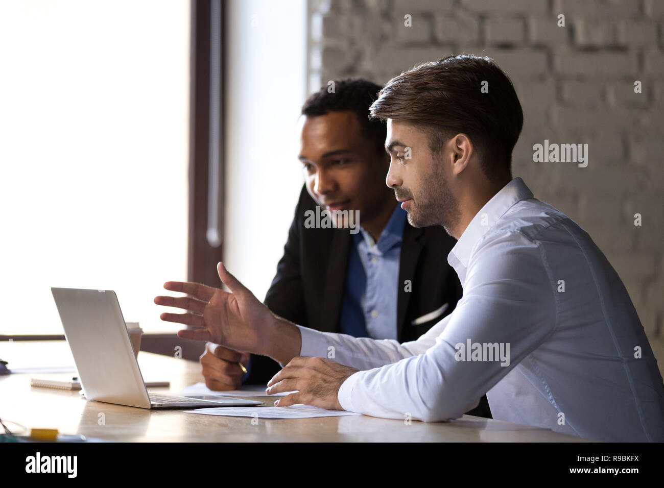 Financial advisor insurer speaking consulting african client loo Stock Photo