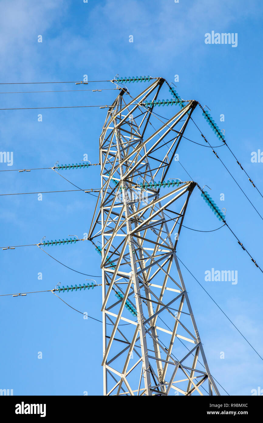 Overhead line power cables and pylons for electrical energy transmission and distribution 11kV, 33kV, 132kV, 275kV, 400kV and HVDC Stock Photo