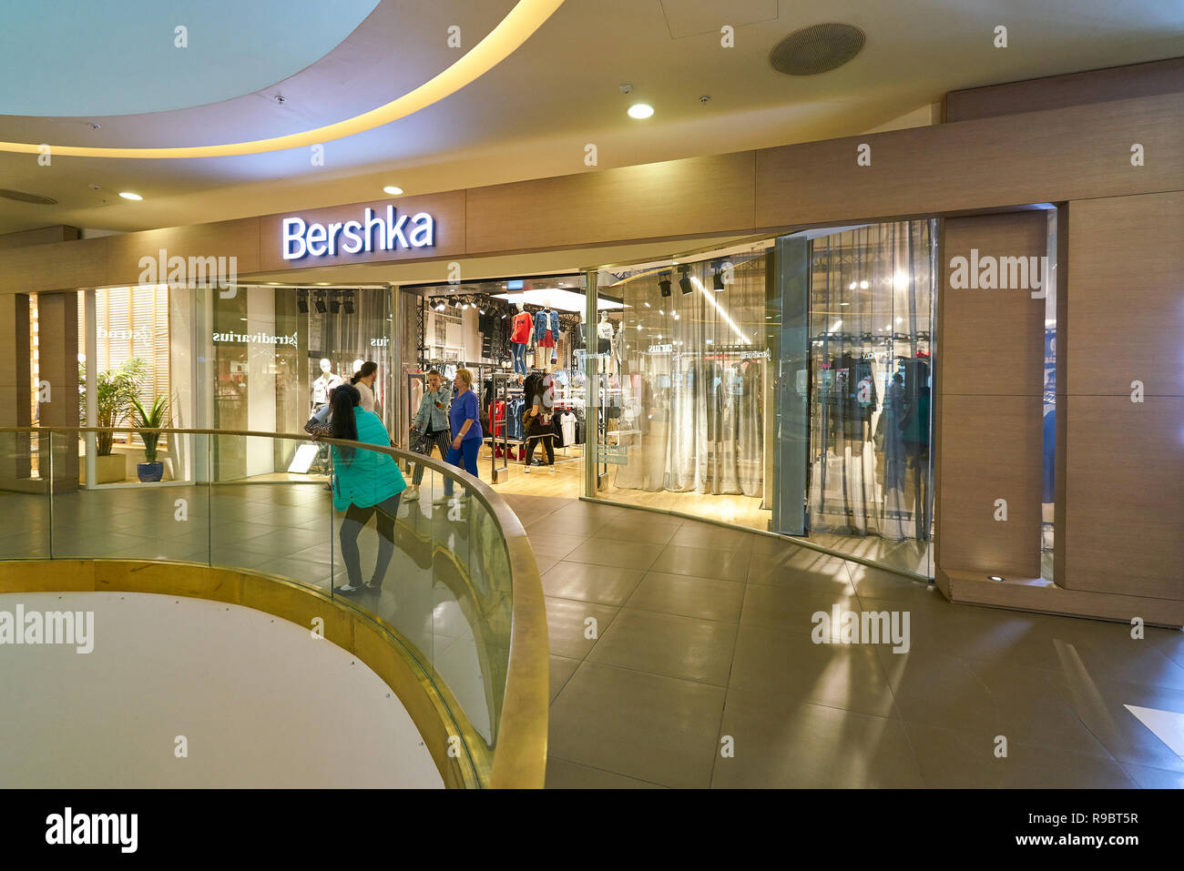 Spanish shopping centre hi-res stock photography and images - Page 15 -  Alamy