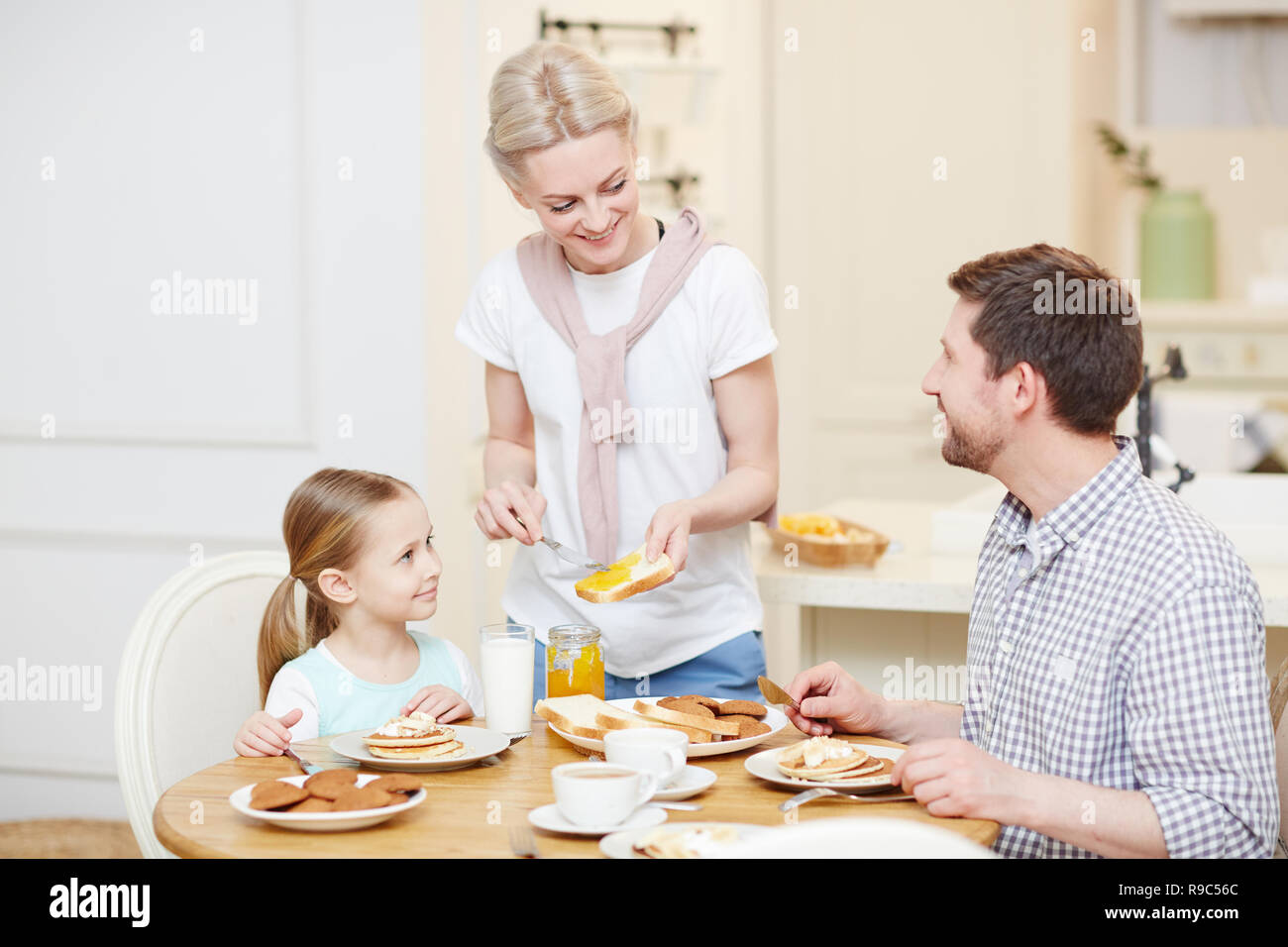 Girl eating toast breakfast hi-res stock photography and images - Alamy