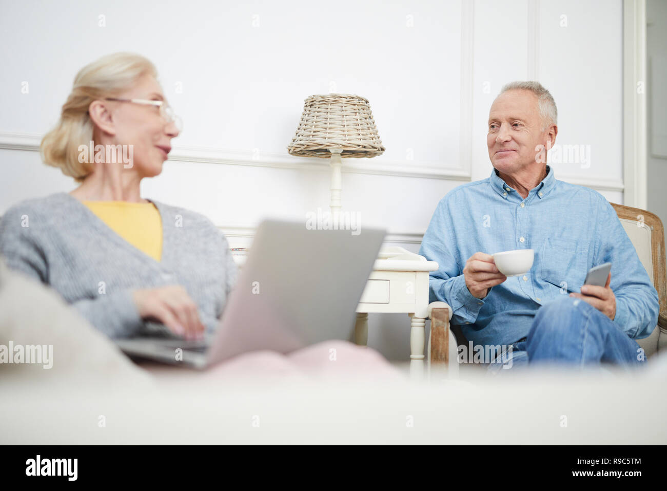 Seniors in livingroom Stock Photo Alamy