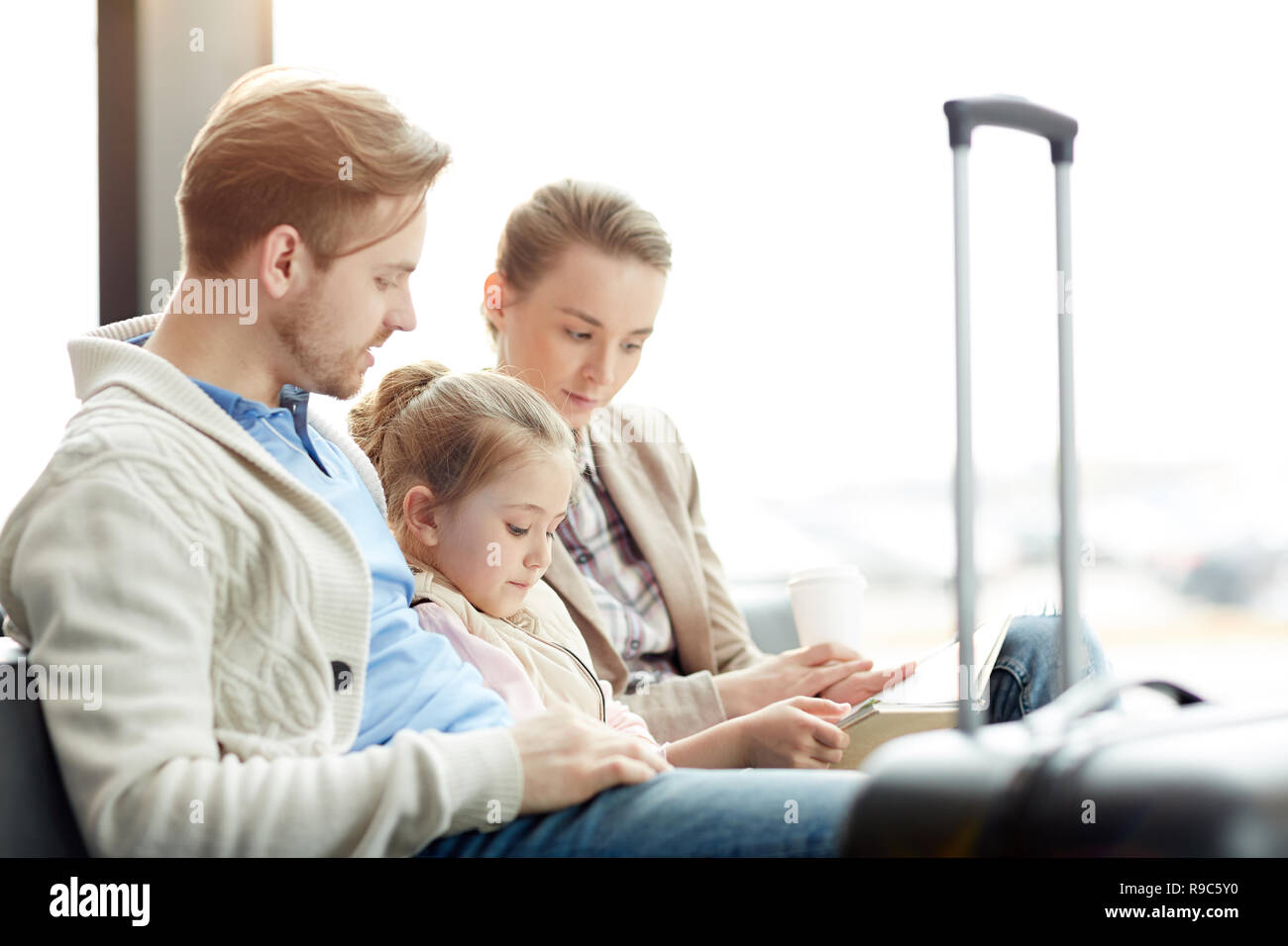 Airport reading book hi-res stock photography and images - Alamy