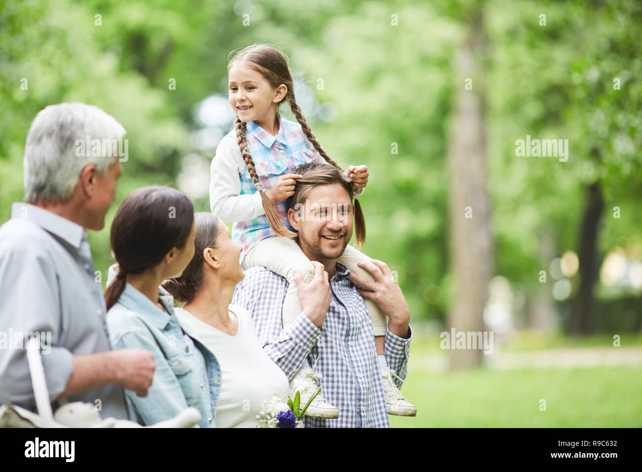 Hangout Family Of Father High Resolution Stock Photography And Images Alamy