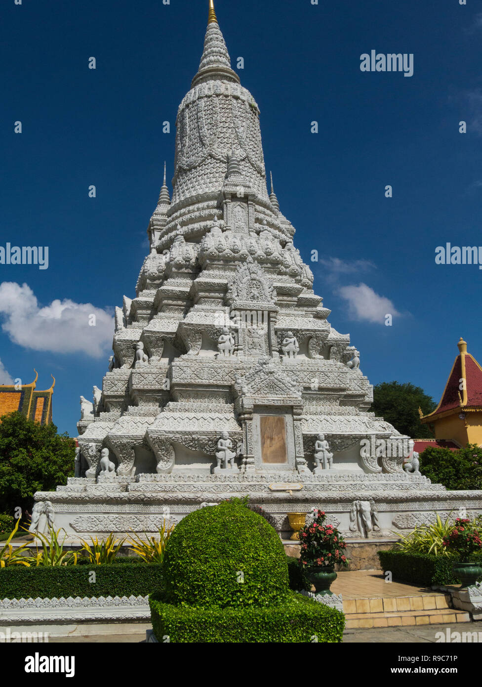 Stupa of HM King Suramarit and HM Queen Kossomak  father and mother of former King Sihanouk (r: 1955-1960), grandfather and grandmother to King Sihamo Stock Photo